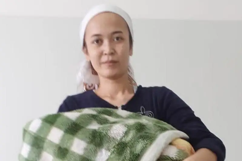 Женщина родила дома, консультируясь по телефону с диспетчером скорой помощи в Мангистау