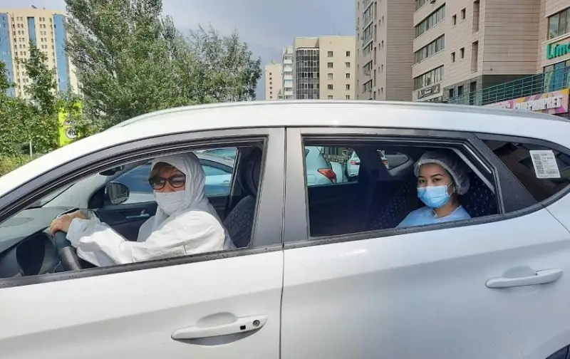 Автоволонтеры помогают медработникам и пациентам в столице