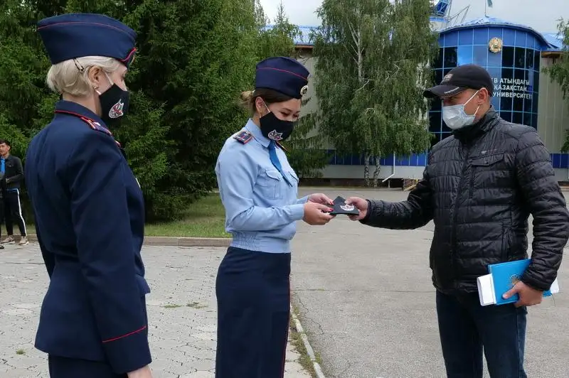 Две тысячи масок с надписью «Нет наркотикам» раздали полицейские в СКО