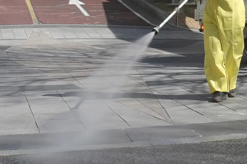 Санитарную чистку улиц ведут в Усть-Каменогорске