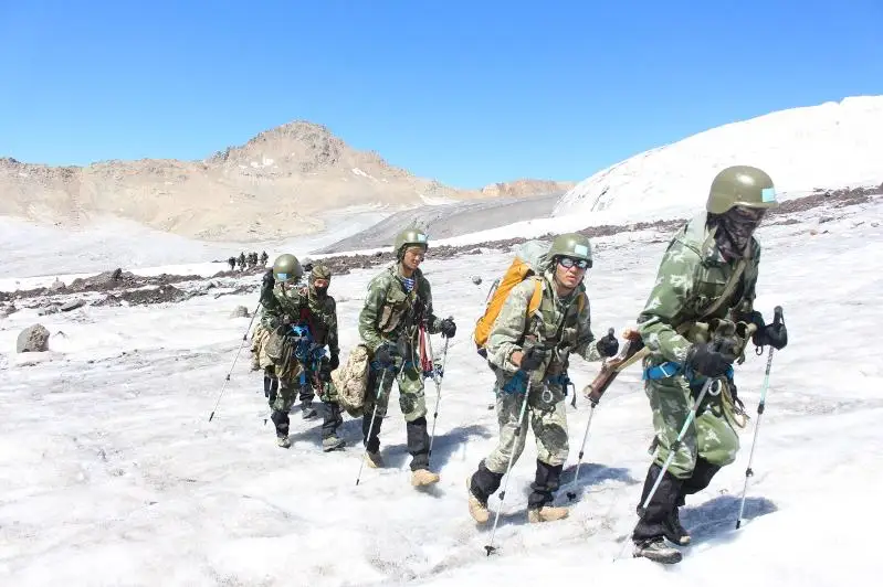 Минобороны РК ищет пропавших альпинистов в Кыргызстане
