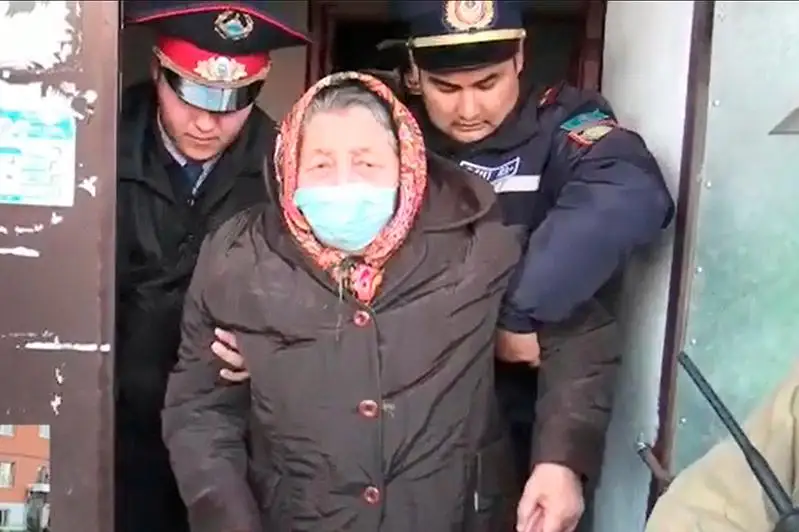 28 человек эвакуировали во время пожара в Кокшетау