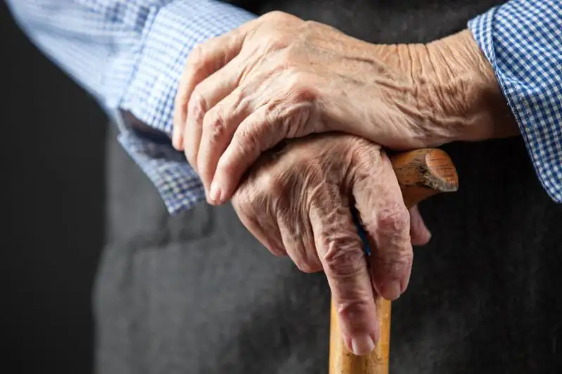 95-летнего пациента с коронавирусом выписали в Алматы