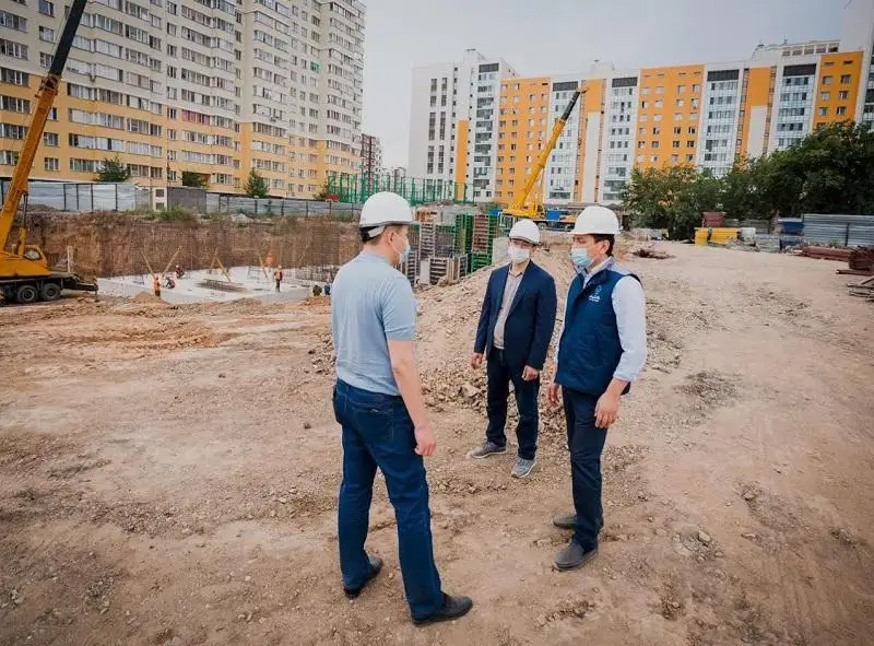 Сколько долгостроев планируют сдать в столице в этом году, рассказал аким
