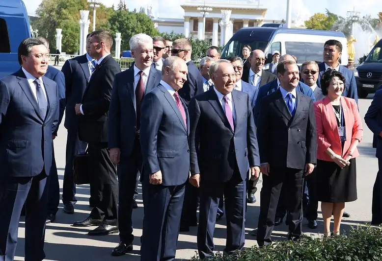 Владимир Путин предложил назвать ракетно-космический комплекс «Назарбаевским стартом»