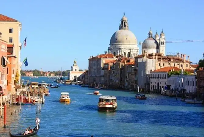 Казахстанские спутники ДЗЗ запечатлели обезвоженную Венецию