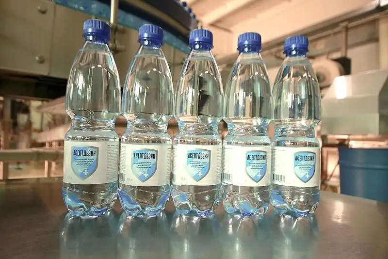 Бесплатной природной водой обеспечила казахстанская компания медиков и больных коронавирусом