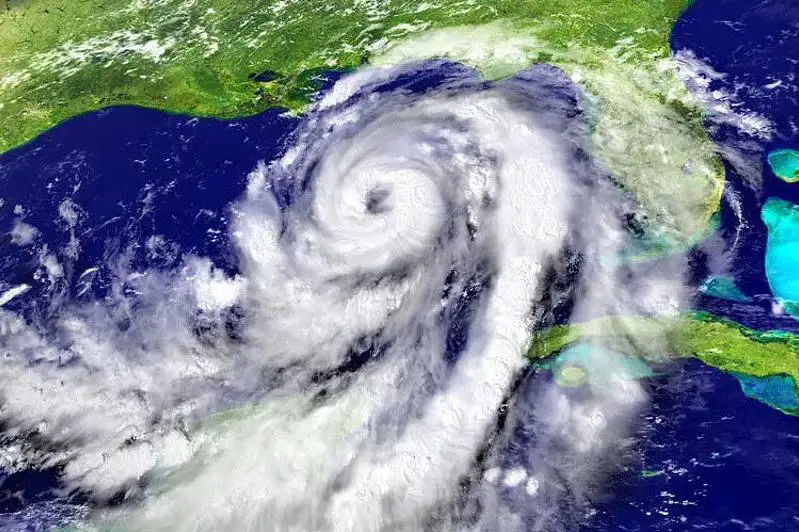 Супертайфун Лекима надвигается на Китай