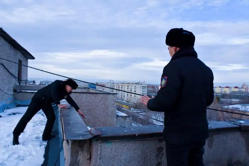 Полицейские спасли карагандинку от суицида