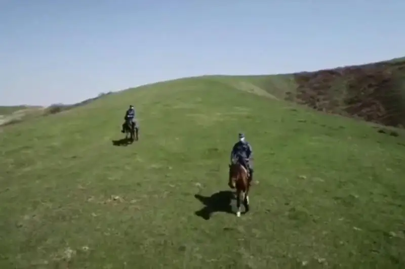 В Алматы квадрокоптеры и конный патруль помогают выявляют перебежчиков на блокпостах