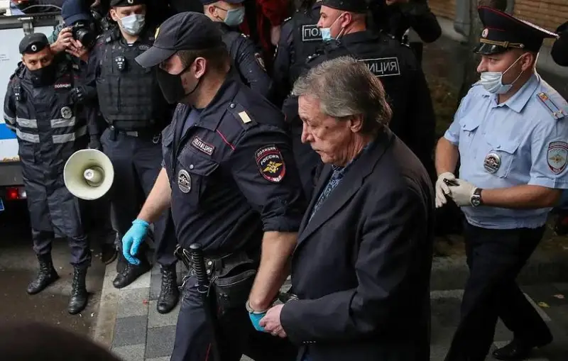 Новый адвокат Ефремова просит условный срок для актера в связи с признанием вины