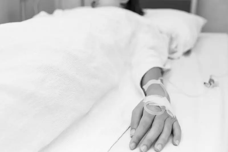 20-летняя актюбинка умерла во время процедуры в частном медцентре