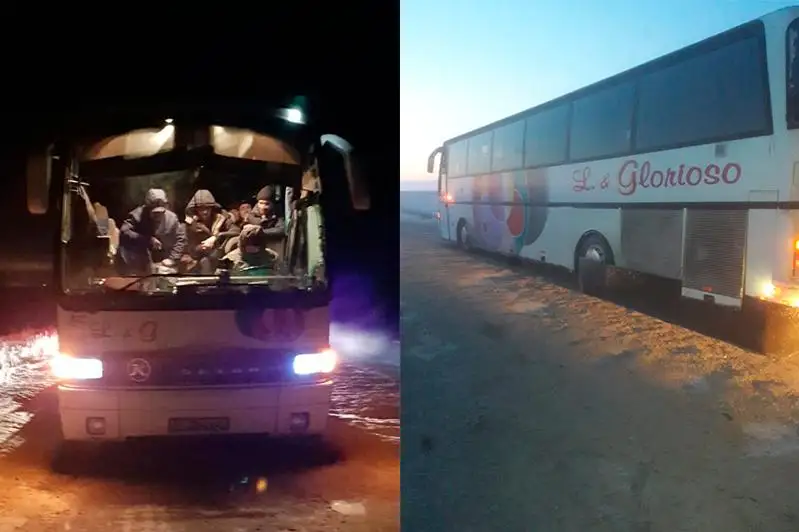 Два автобуса с 57 пассажирами сломались в Павлодарской области