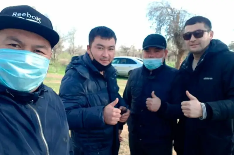 Акима сельского округа в Туркестанской области наказали за участие в пикнике во время ЧП