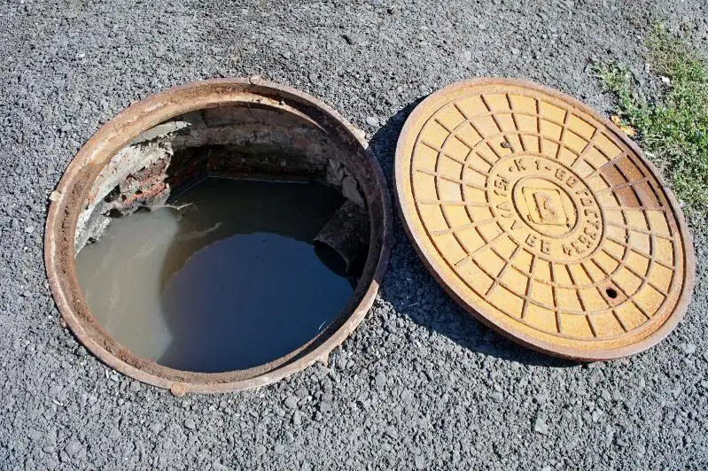 Работа столичной ливневки перегружена из-за незаконных врезок частных домов