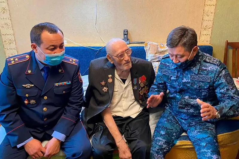 Начальник ДП на транспорте посетил семью ветерана ВОВ