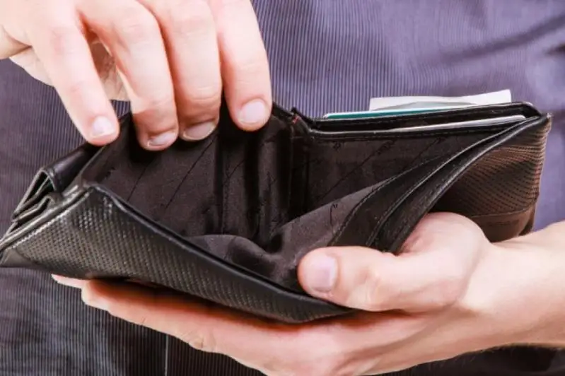 Пациент обокрал медика в больнице Караганды