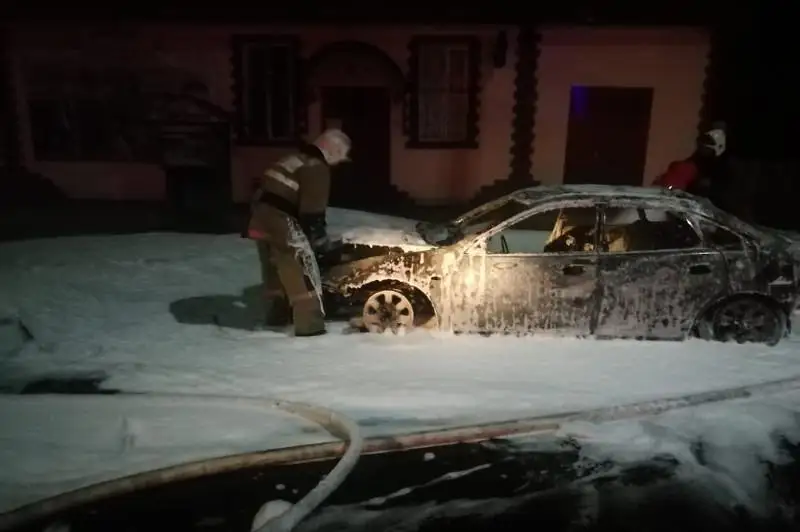 Два автомобиля сгорели за сутки в Семее