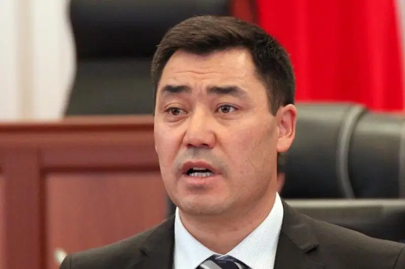 Премьер-министр Кыргызстана Садыр Жапаров объявил себя исполняющим обязанности президента