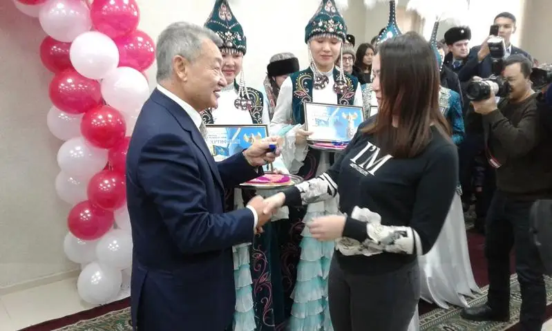 50 многодетных семей и дети-сироты получили новое жилье в Семее