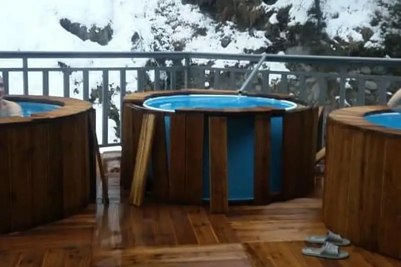 Туристы разрушили «сероводородный» источник в Иле-Алатауском нацпарке