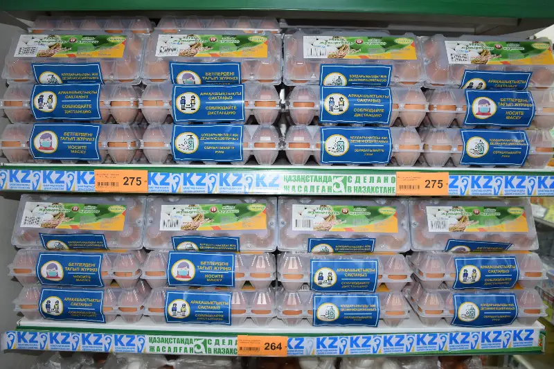 Яйца, «призывающие» носить маску, продают в магазинах Петропавловска