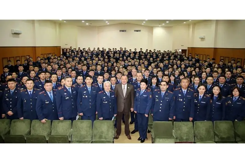 Мухтар Кул-Мухаммед посетил военные учебные заведения в Алматы