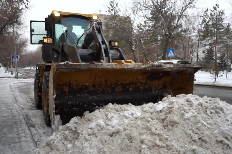 Снегоуборочные службы Павлодарской области работают в круглосуточном режиме