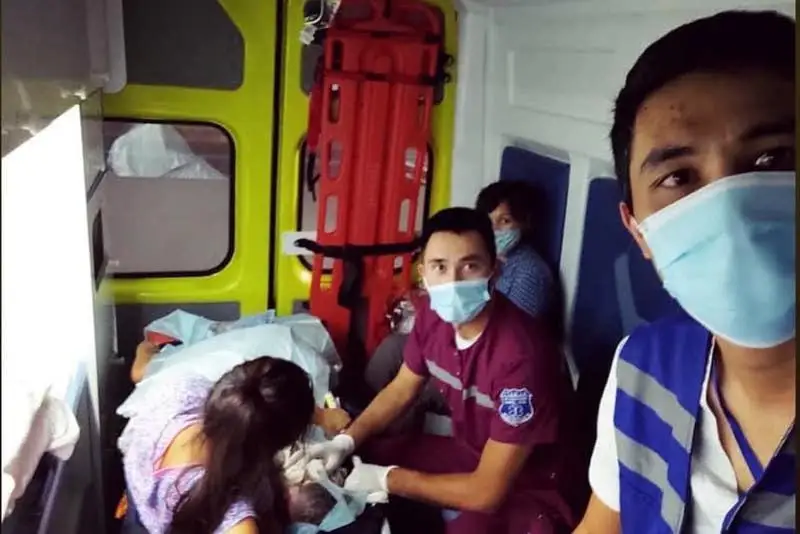 Роды в машине скорой помощи приняли у алматинки фельдшеры