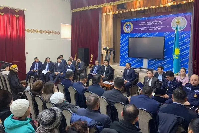 Социально-значимые вопросы города подняли алматинцы на встрече с районным акимом