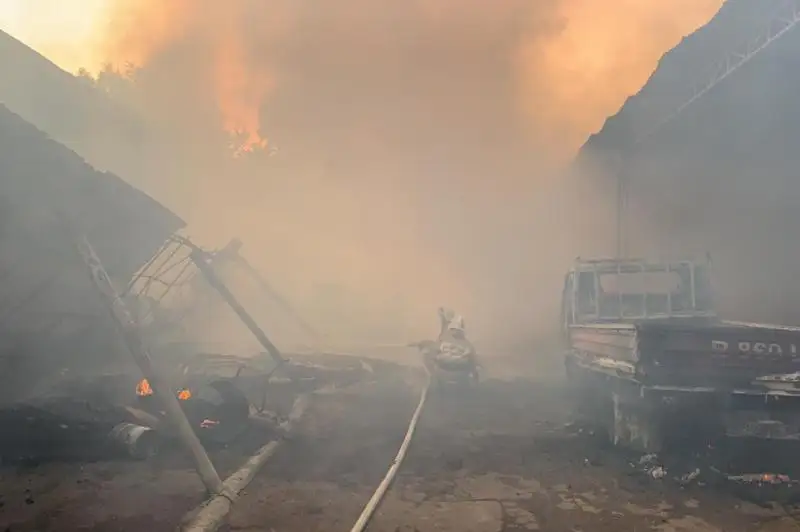 Пожар и взрыв произошли в Алматы