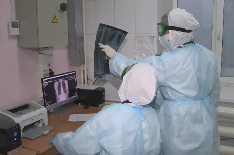 Более 2000 медработников ВКО на передовой в борьбе с коронавирусом