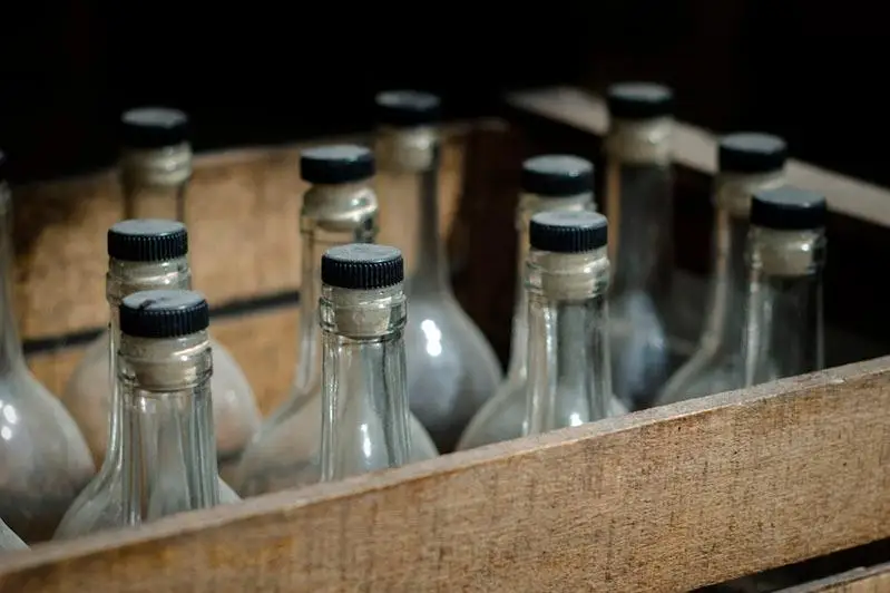 Актюбинец изготовил 700 тысяч бутылок водки, не заплатив налог