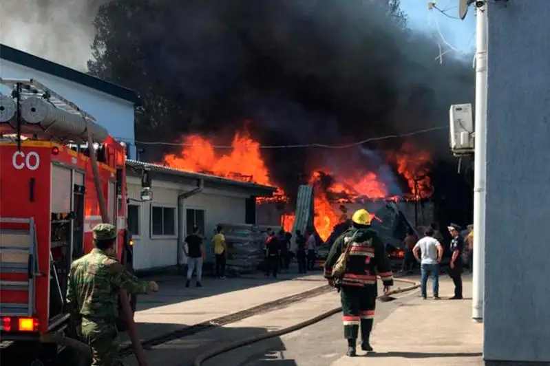 Мебельный цех горит в Алматы