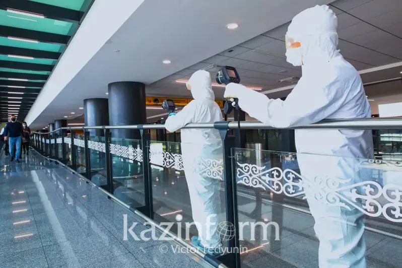 Более 3 тысяч памяток по профилактике коронавируса раздали в аэропорту Алматы