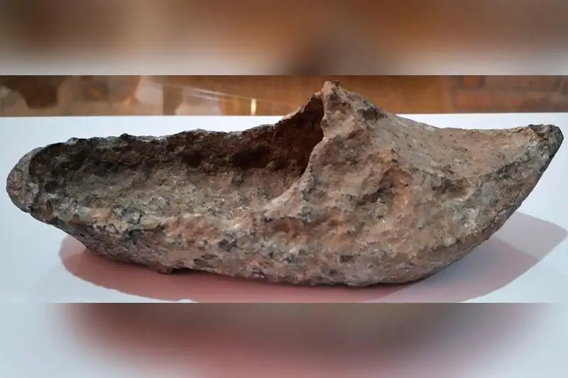 Каменная туфелька хранится в музее Осакаровского района