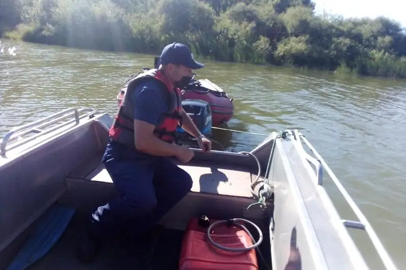 Родители с четырехлетним ребенком едва не погибли на реке в СКО