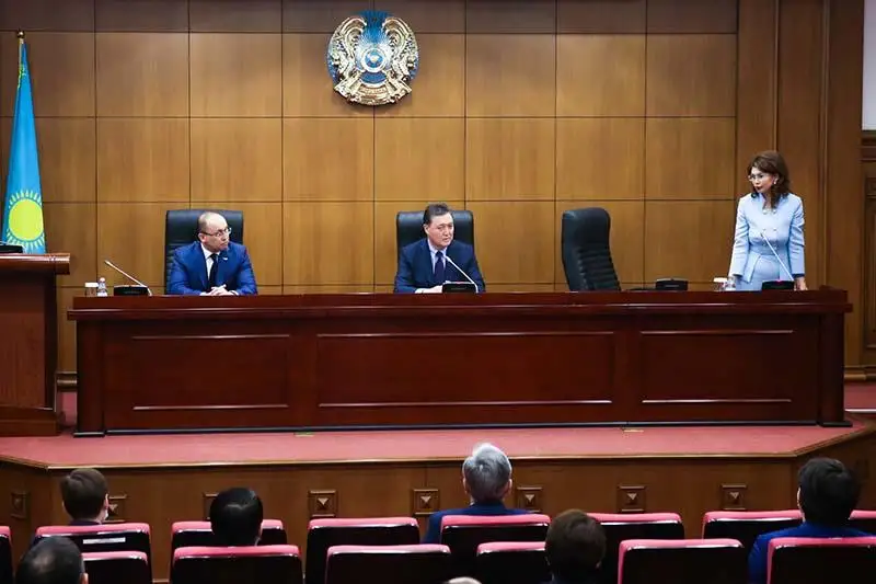 Аскар Мамин представил нового министра информации и общественного развития