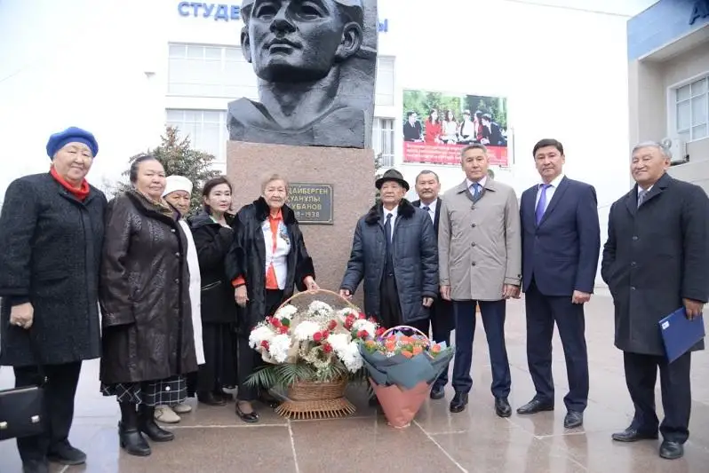 25 сирот в Актюбинской области получили образовательные гранты к 120-летию Кудайбергена Жубанова