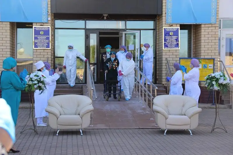 Представители столичного филиала «Бірлік» поздравили ветеранов в Центре социального обслуживания «Шарапат»