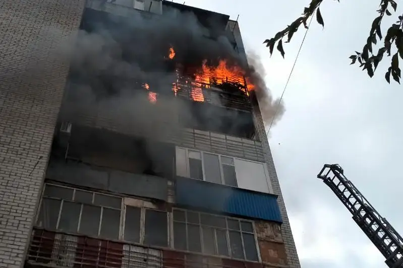 70 человек эвакуировали при пожаре в многоэтажном доме в Актобе