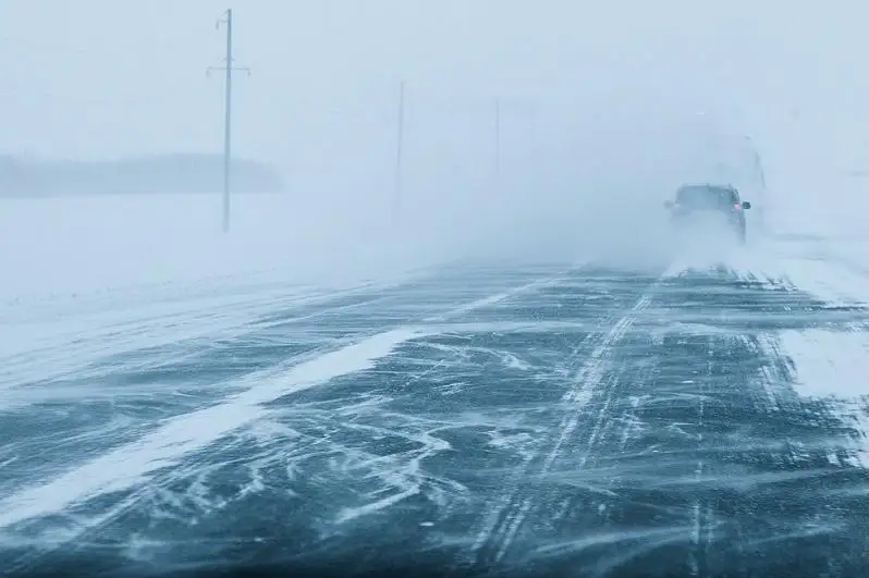 Из-за непогоды ограничено движение на 50 участках автодорог Казахстана