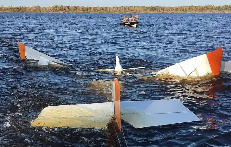 Легкомоторный самолет упал в Волгу: погибли два человека