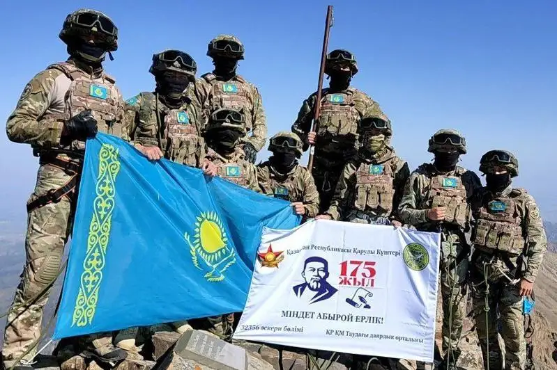 Флаг страны водрузили на пике Абая в честь великого просветителя