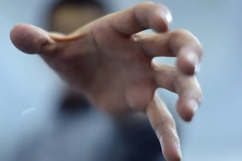 Заслуженного учителя задушили в собственном доме в СКО