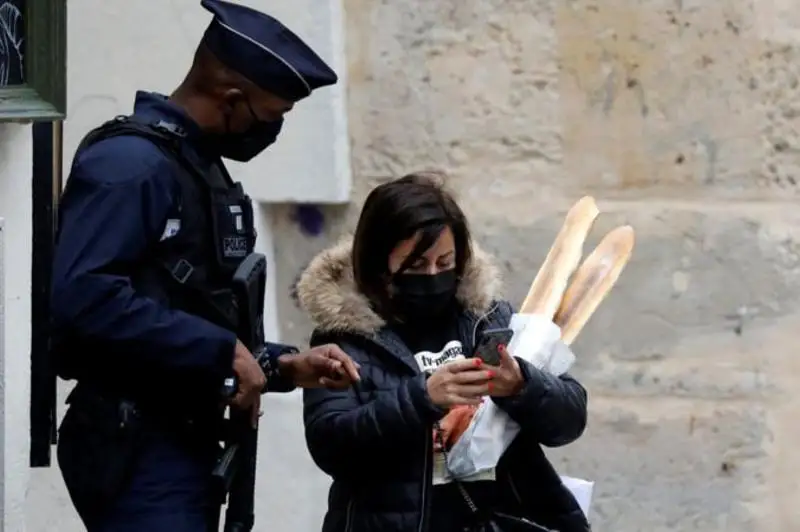 Французы массово нарушают карантин, в Германии говорят, что дальше будет хуже