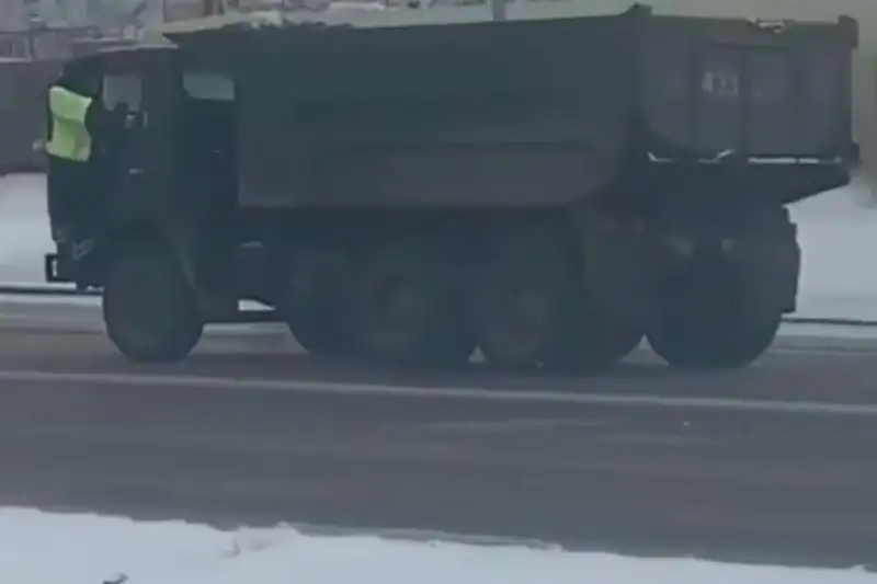 Погоню за водителем КамАЗа устроила полиция в Нур-Султане