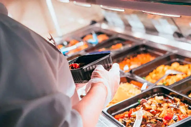 Столичный ресторан намерен продолжить доставку обедов медикам