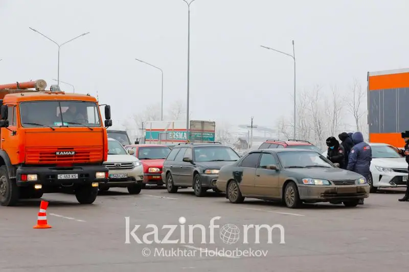 За два дня из Алматы выехали свыше 50 тысяч человек