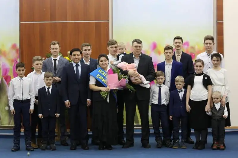 Мать 16 детей стала  почетным гражданином Усть-Каменогорска